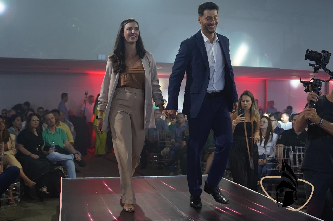 Gustavo e Marília em evento da HS Consórcio {{brizy_dc_image_alt imageSrc=